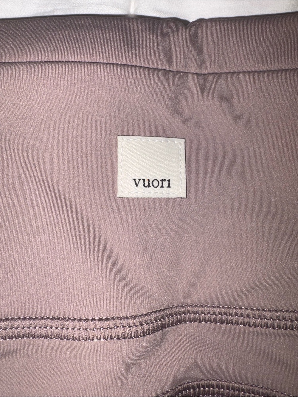 Vuori Legging in Mauve Taupe Hue - Picture 10 of 10
